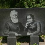 Могила А.Н. Карамзина с женой в парке 